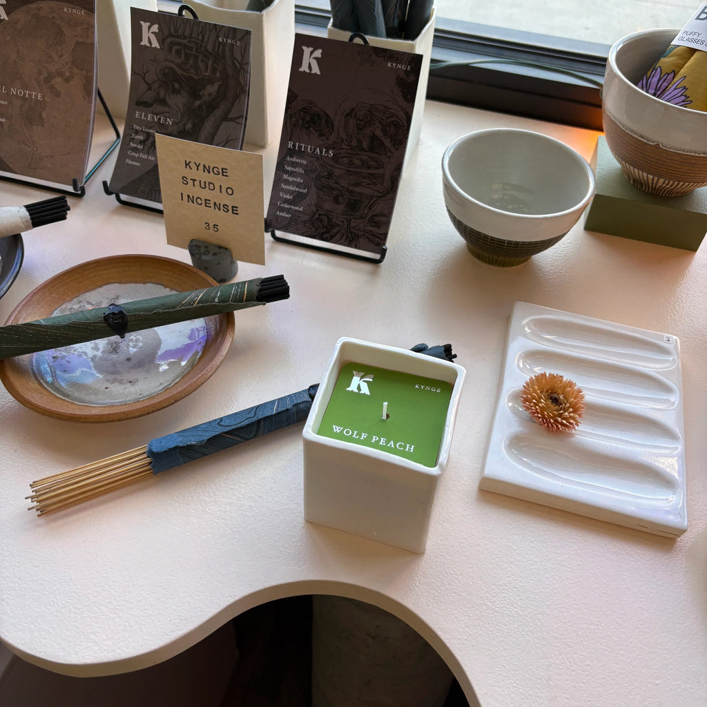 Kynge Studio - Wolf Peach Candle - Shop Duet